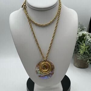 Susan Shaw‎ Gold
Plated Round Mother of Pearl disc Pendant Necklace